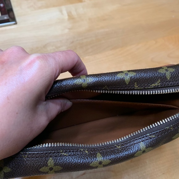 Louis Vuitton Compiegne Clutch 23 - Picture 15 of 16